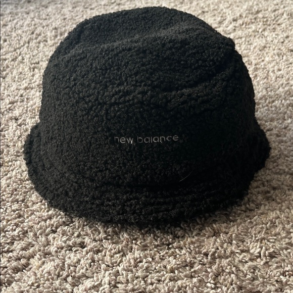 ❌NOT FOR SALE❌New Balance Sherpa Black Bucket Hat - Picture 2 of 4